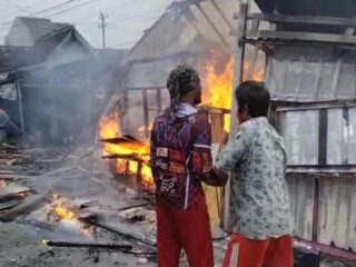 6 Kios di Pasar Gatak Grobogan Ludes Terbakar Pagi Ini, Kerumunan Warga Sempat Picu Kemacetan