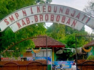 Peringatan Hardiknas 2026: Kepala SMPN 1 Kedungjati Ajak Seluruh Elemen Tingkatkan Mutu Pendidikan