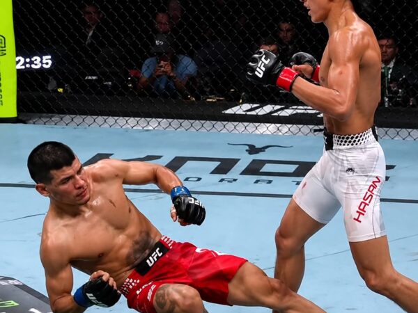 DEBUT MENGGELEGAR! BILAL HASAN HANCURKAN PETARUNG PERU DENGAN KO DI UFC SHANGHAI